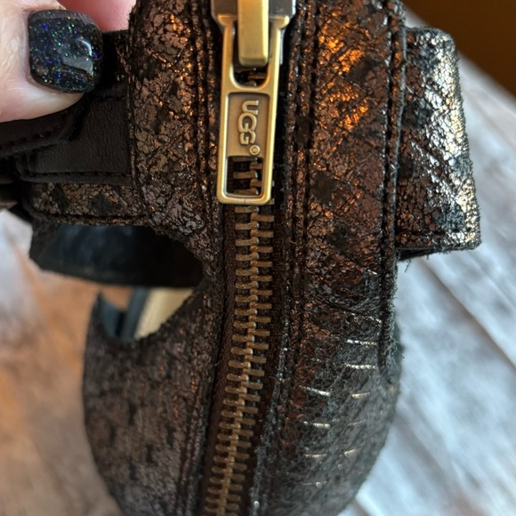 Preloved UGG Women's Char Black Metallic Wedge Sandal Women's Size 10 - Picture 7 of 9